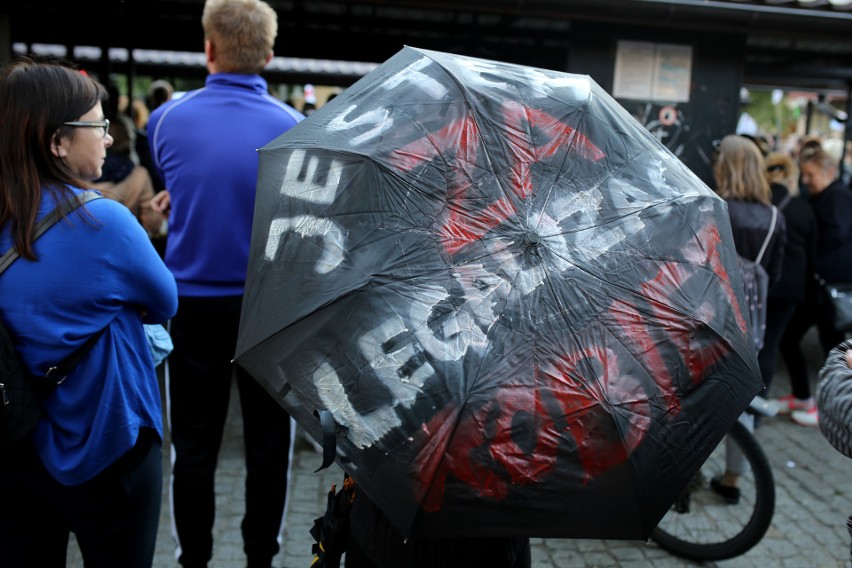 Strajk kobiet w Krakowie. Protestowano przeciwko zakazowi...