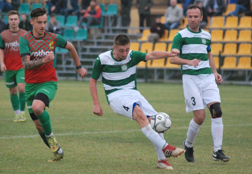 Drużyna GKS Rudki pokonała Spartę Dwikozy 2:1. Uderza Michał...