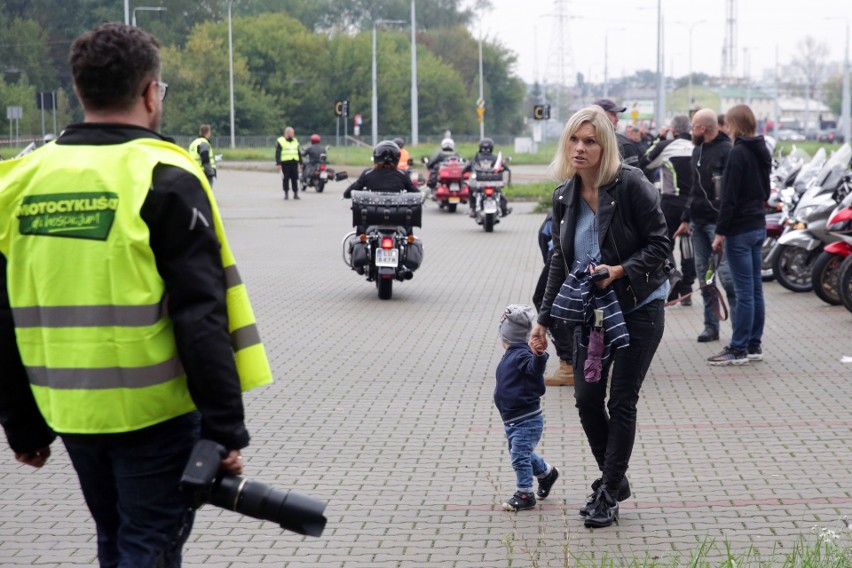 Motocykliści spotkali się pod Areną Lublin, a następnie w...