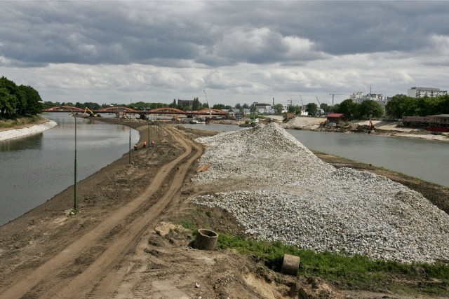 We Wrocławiu trwa modernizacja Odry. Nie wszystkie wały są gotowe na przyjęcie dużej wody w rzece