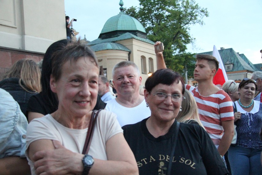 Wielka manifestacja w centrum Kielc „Wolne Sądy” z tysiącami uczestników  