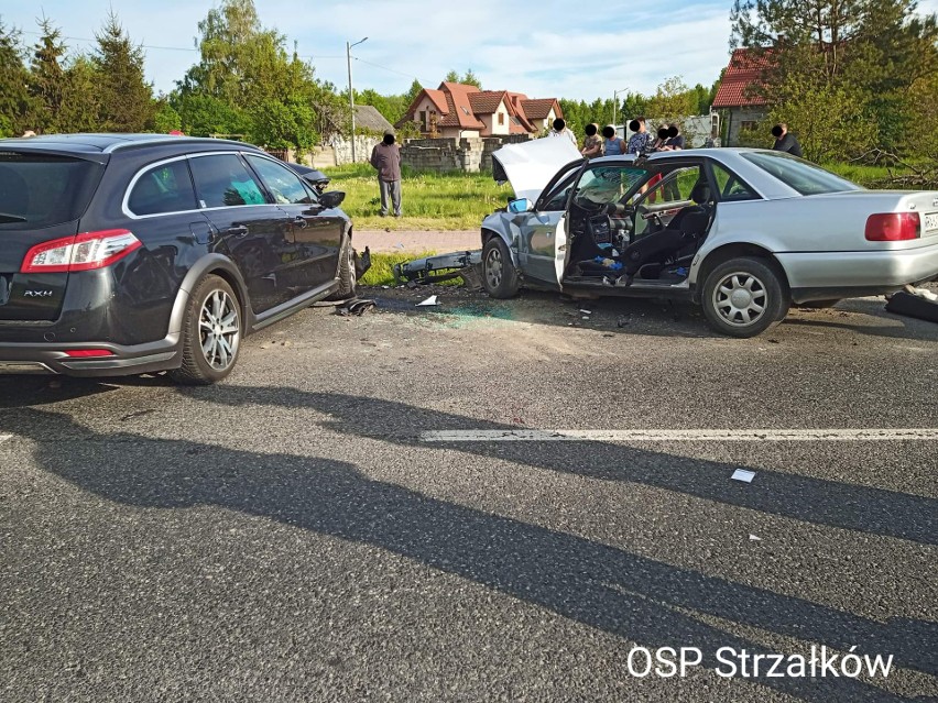 Wypadek w gminie Wolanów na drodze krajowej numer 12. Trzy osoby zostały odwiezione do szpitala