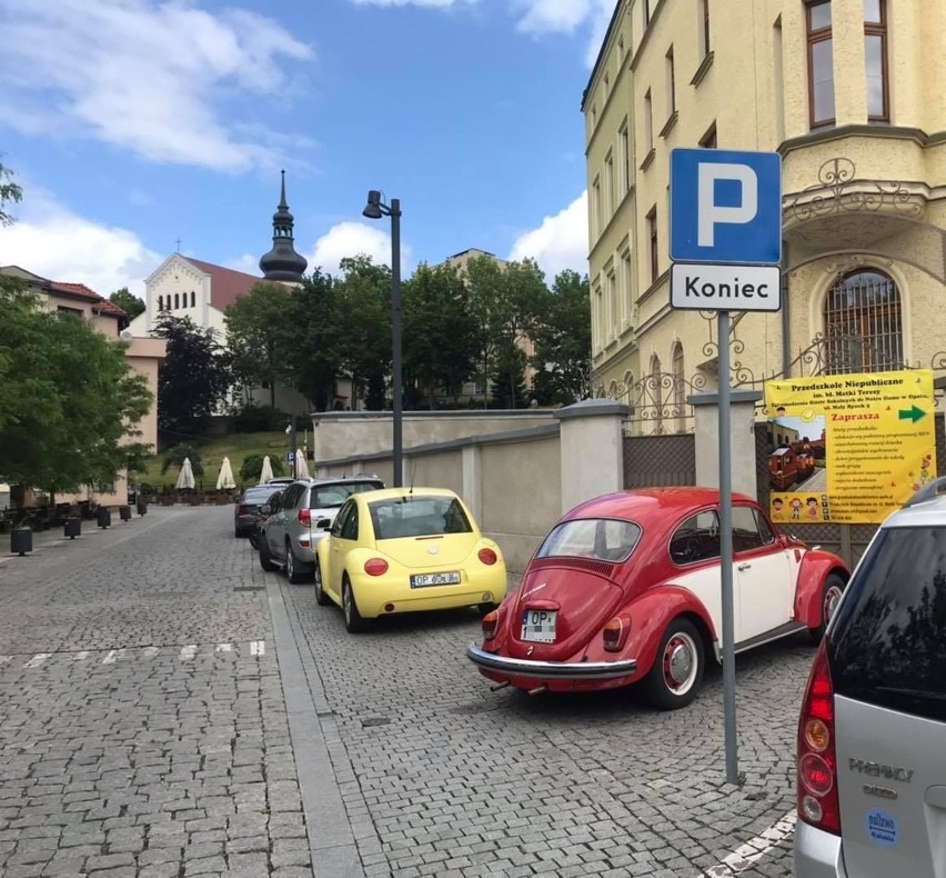 Tak parkują mistrzowie parkowania w Opolu...