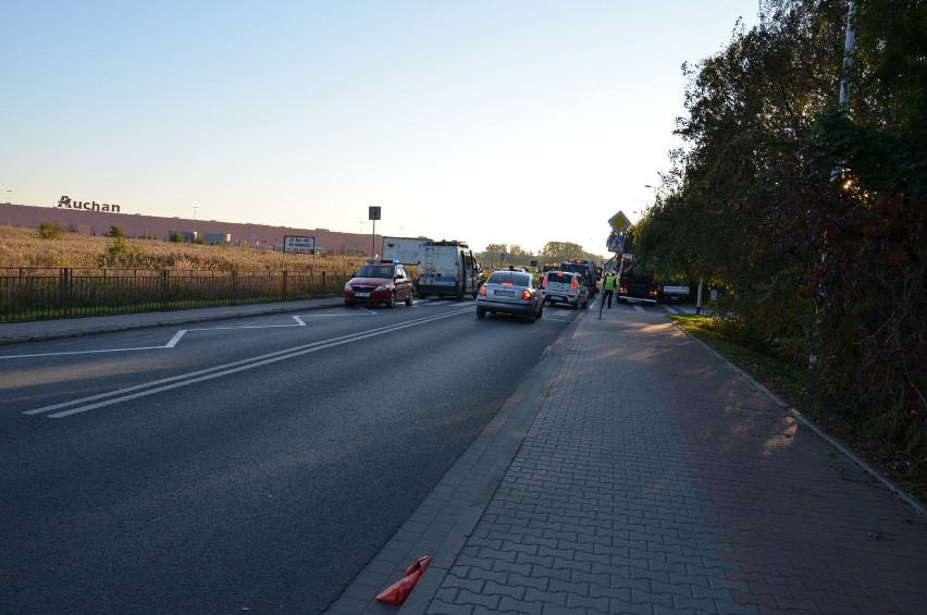 Wrocław: Groźny wypadek na Czekoladowej, zderzyły się cztery samochody (ZDJĘCIA)