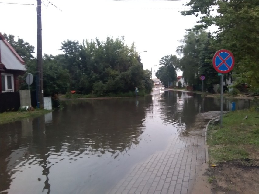 Białystok: Ul. Bema. Zalane ulice w mieście. Uwaga, są trudności z przejazdem (zdjęcia)