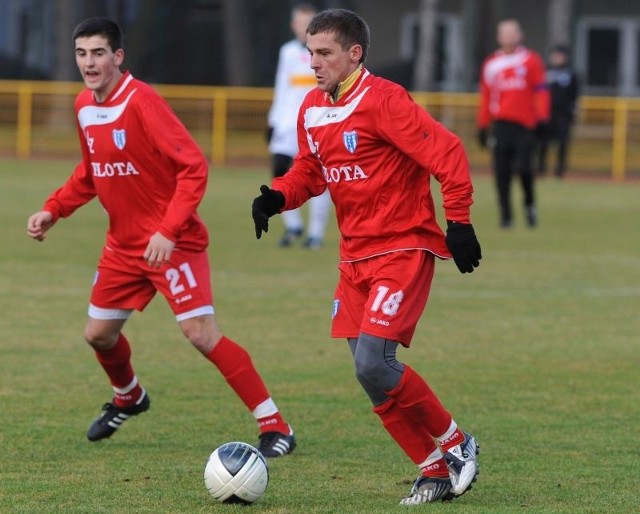 Krzysztof Bodziony (z prawej) wrócił do gry po urazie więzadeł pobocznych piszczelowych.