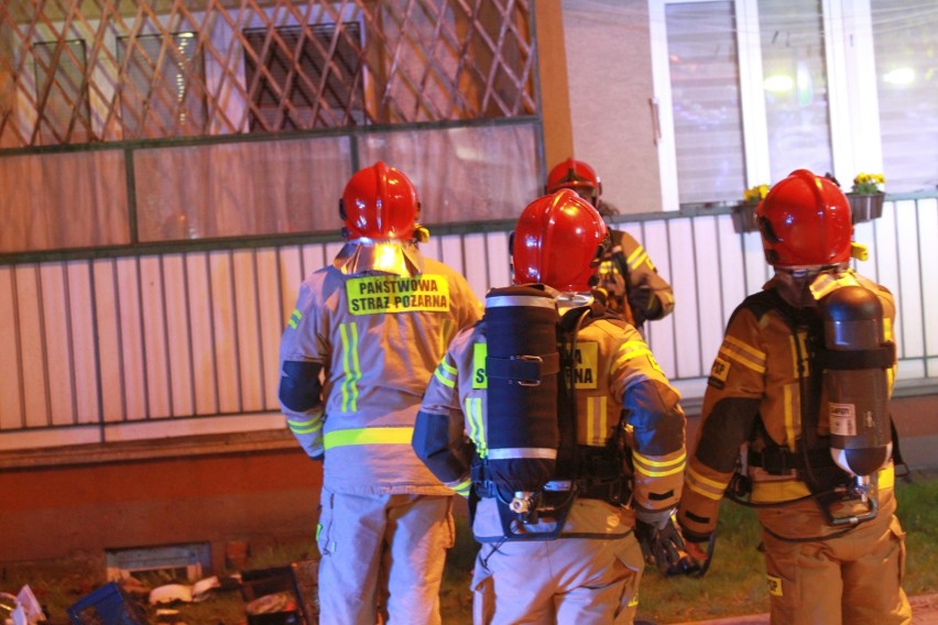 Pożar w Tarnobrzegu. Cztery zastępy straży pożarnej skierowane do akcji (ZDJĘCIA)
