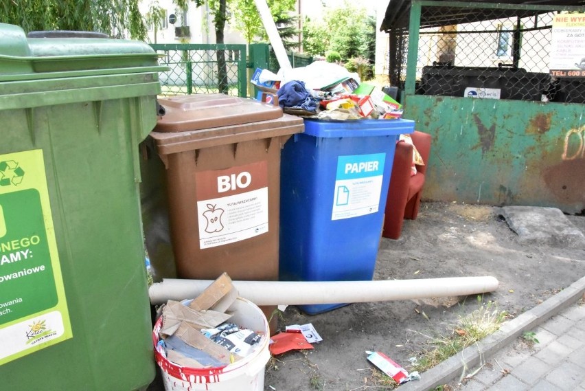 Problem mieszkańców ulicy Zamenhofa w Kielcach. Brudno, śmierdzi i wszędzie pełno śmieci