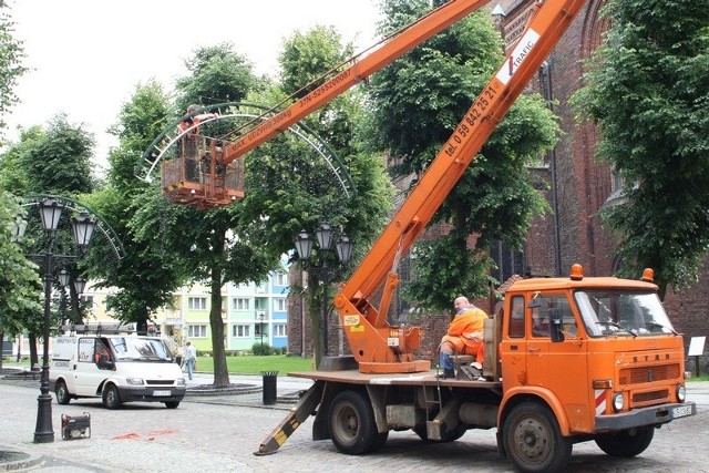 Wymiana lampek przy ulicy Nowobramskiej. 