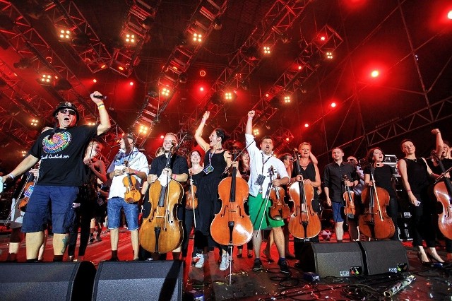 Filharmonia Gorzowska podczas woodstockowego koncertu z Jelonkiem. Muzycy wystąpią też na Dużej Scenie Przystanku Woodstock 2017.