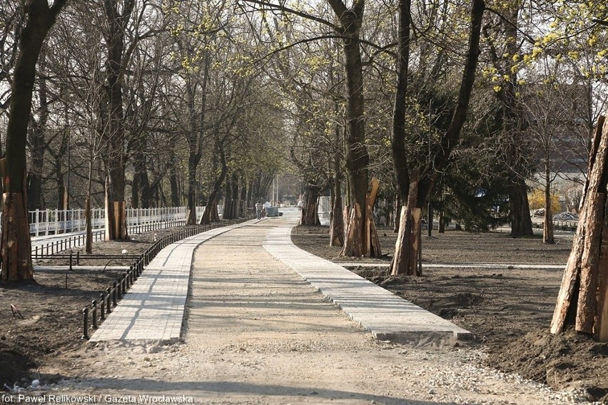 Prace nad przebudową Promenady Staromiejskiej trwają w...