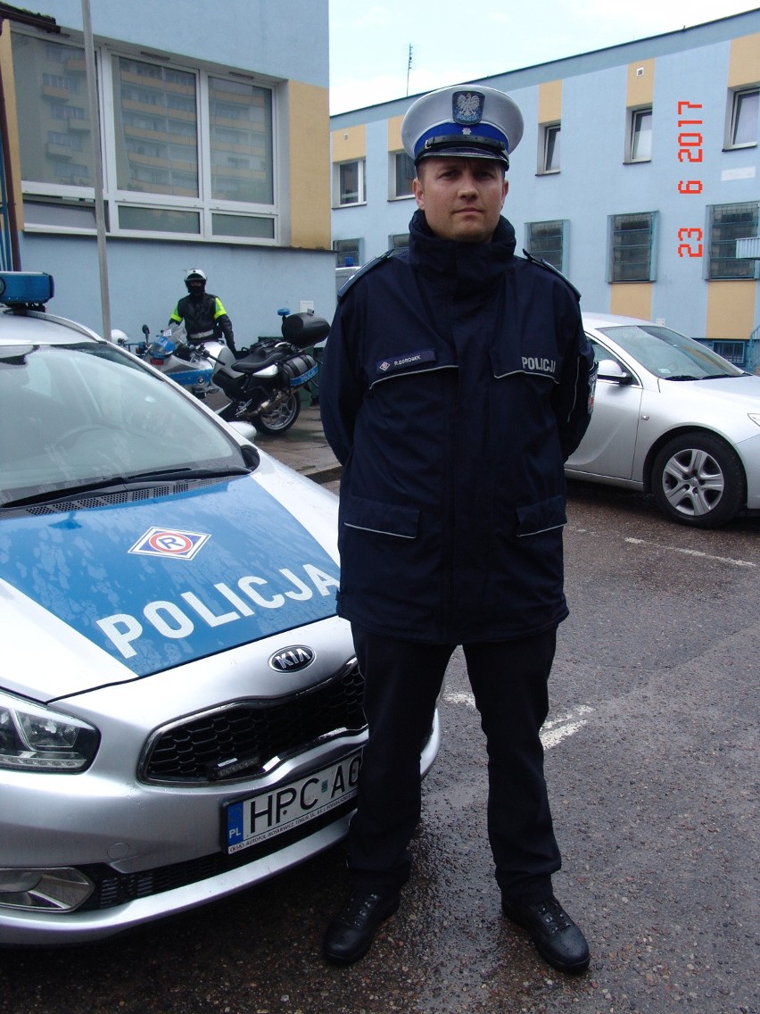 Policjanci i strażacy uratowali życie 9-miesięcznego Tymona [wideo]