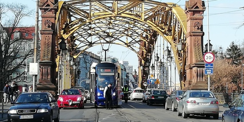 Awaria zwrotnicy na moście Zwierzynieckim. Tramwaje jeżdżą objazdem