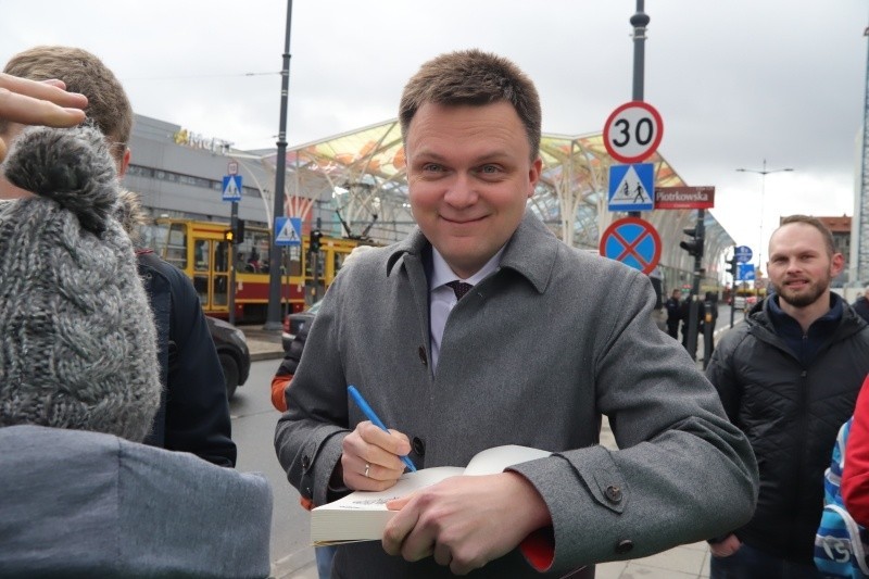 Szymon Hołownia w Łodzi otworzył swoje biuro wyborcze i zbierał podpisy na Piotrkowskiej