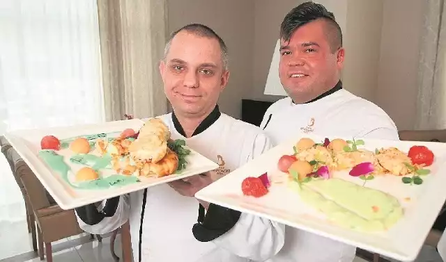 Rafał Piotrowski, szef kuchni Restauracji Glamour i jego zastępca Michał Musiał zapraszają do lokalu na niebanalne nowości kulinarne. 