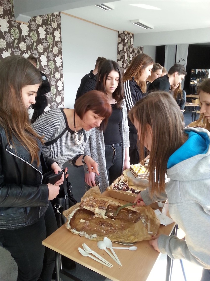 Uczniowie zorganizowali pomoc dla chorej Natalki (zdjęcia) 