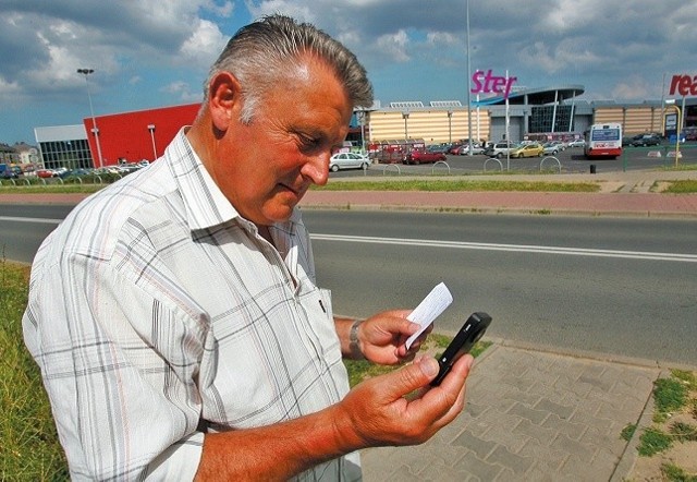 Prowizję w wysokości 50 gr do doładowań telefonicznych dolicza sklep Inmedio w CH Ster w Szczecinie. Tę praktykę stosują także pozostałe salonytej sieci w naszym mieście i w całej Polsce.