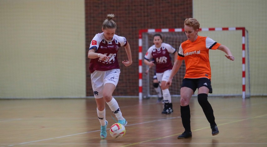 Kobiety - 1 liga: Heiro Rzeszów – Iskra Tarnów (n. 18)....