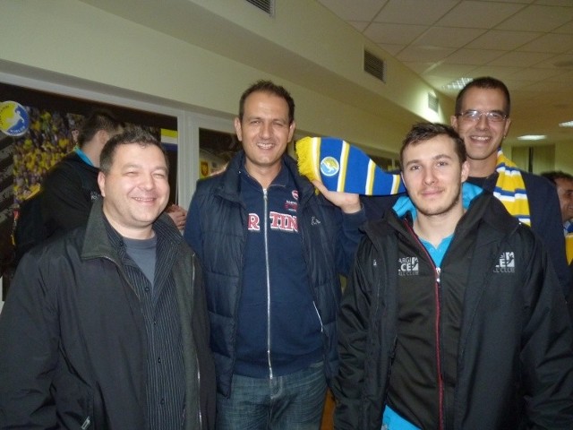 Goście z Chorwacji, Dragutin Fotak, Marko Rużić i Ivan Cobanow, mogli po meczu porozmawiać z piłkarzami Vive, między innymi Manuelem Strlekiem (drugi z prawej).