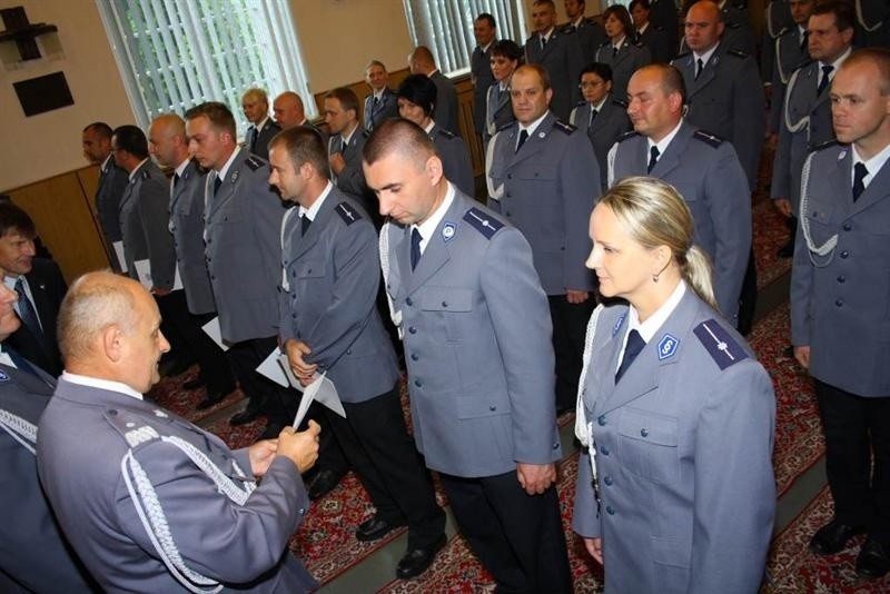 181 policjantów z opolskiej policji otrzymalo awanse.