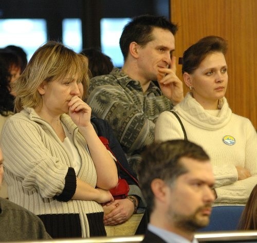 Część rodziców, którzy przyszli na posiedzenie komisji ds. edukacji i kultury narzekała, że argumenty miasta za likwidacją lub połączeniem placówek mogła poznać dopiero podczas obrad. - To uniemożliwia sensowną dyskusję, a przecież to nie są żadne tajne informacje - mówił jeden z rodziców.