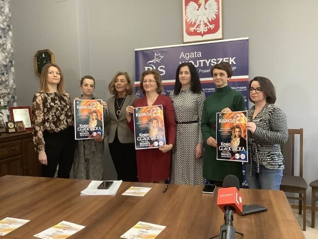 Podczas konferencji prasowej dotyczącej gali "Kobieta 23" w Starachowicach