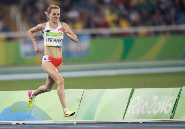 Danuta Urbanik w czasie biegu półfinałowego na 1500 metrów podczas Igrzysk Olimpijskich w Rio de Janeiro.