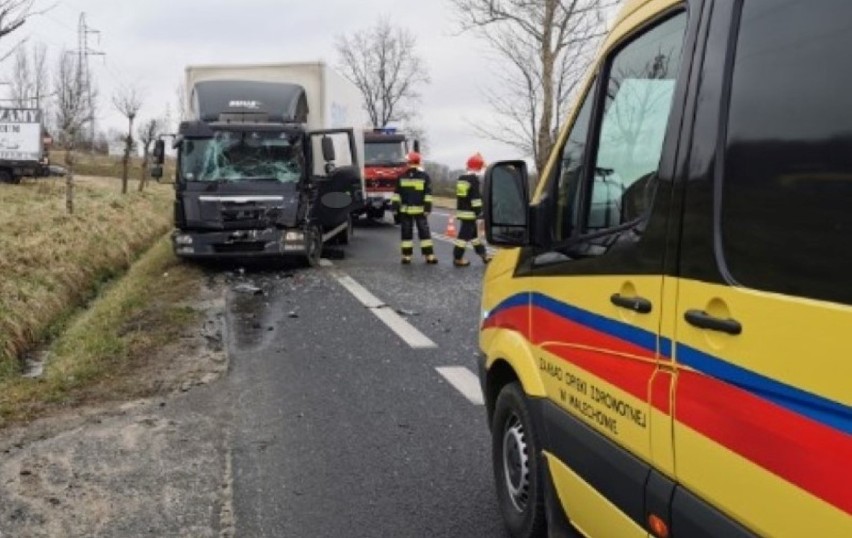 W Malechowie zderzyły się trzy samochody, a w tym 2 ciężarówki - są ranni. Droga krajowa nr 6 jest przejezdna[zdjęcia]