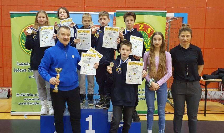 Medalowy start zapaśników Czarnych Połaniec na mistrzostwach województwa Ludowych Zespołów Sportowych w Chęcinach