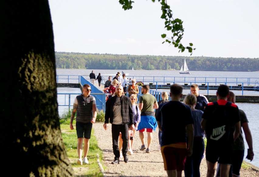 Niedziela nad Zalewem Zemborzyckim. Pogoda sprzyjała odpoczynkowi na powietrzu [ZOBACZ ZDJĘCIA]