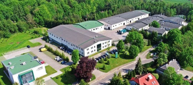 Główna siedziba TROTONU mieści się w Ząbrowie, w malowniczym miejscu, nad rzeką Parsętą. W trosce o środowisko, firma m.in. organizuje co roku Wielkie Sprzątanie Brzegów Parsęty    