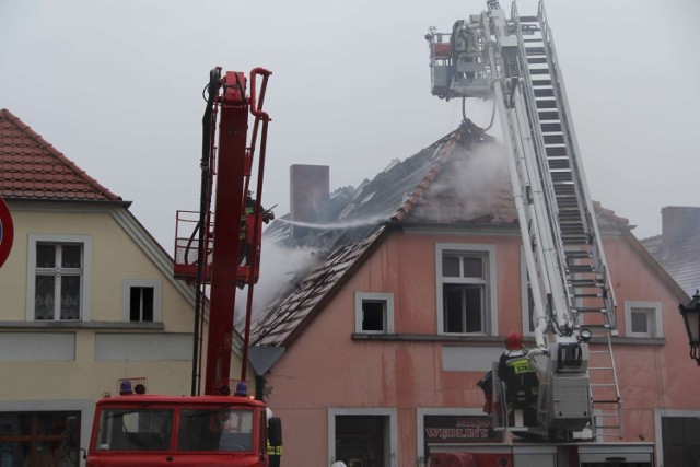 Pożar w Międzychodzie: Pięć rodzin straciło dach nad głową