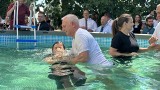 W Zielonej Górze odbył się Kongres Świadków Jehowy. Trwał trzy dni. Drugiego dnia wierni przyjmowali sakrament chrztu|ZDJĘCIA
