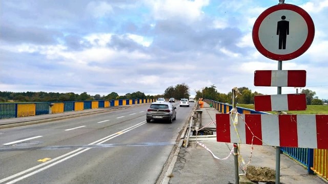 Most na ul. Wrocławskiej będzie tymczasowo zwężony do dw&oacute;ch pas&oacute;w ruchu