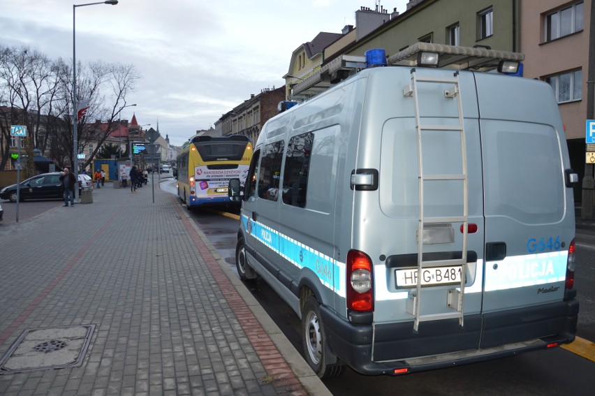 Tarnów. Zderzenie autobusu MPK z samochodem osobowym