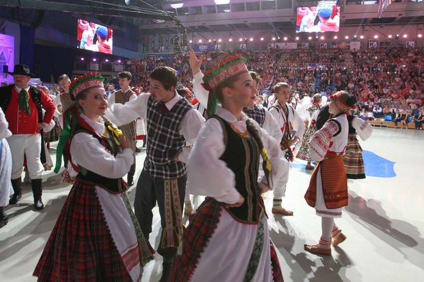 W urzędzie marszałkowskim przedstawiciele 37 zespołów...