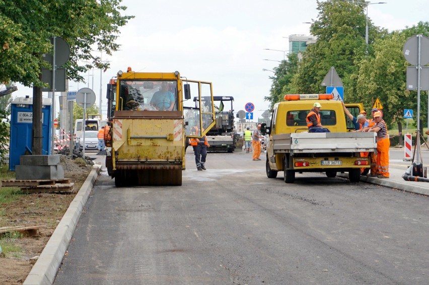 Remont na ul. Smorawińskiego: Drogowcy kładą nowy asfalt (ZDJĘCIA)        