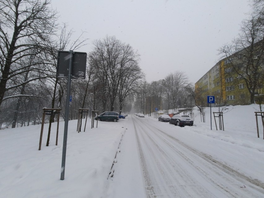 Intensywne opady śniegu w województwie lubelskim. „Przejechałem cały Lublin i nie widziałem ani jednej piaskarki. Ale zimę mamy ładną”