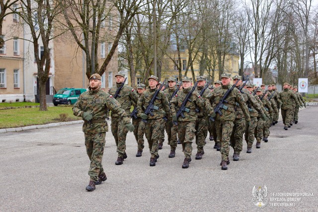 Żołnierze 14 Zachodniopomorskiej Brygady złożyli przysięgę wojskową w Trzebiatowie>>>