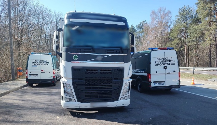 Rosyjską i białoruską ciężarówkę skierowano na parking...