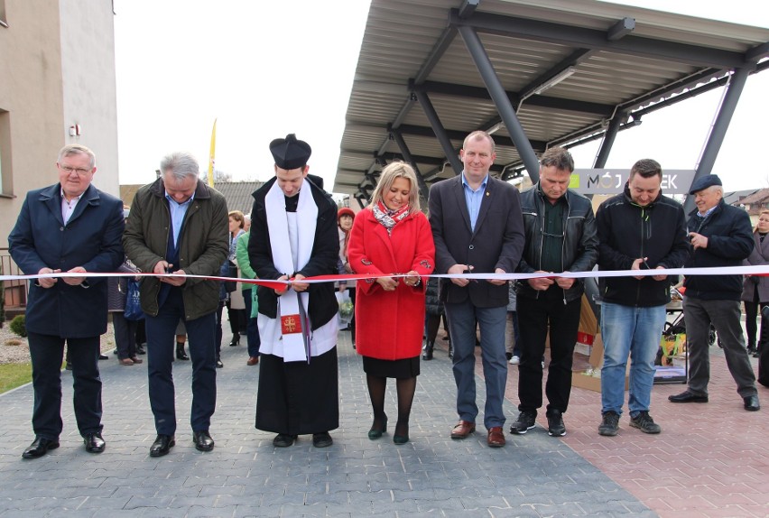 Oficjalne otwarcie przebudowanego rynku gminnego w Jasieńcu.