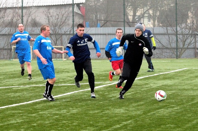 W meczu sparingowym B-klasowc&oacute;w Wisła Gruczno pokonała Tartak Klamry 3:1 (1:0). Spotkanie rozegrano w niedzielny poranek na boisku ze sztuczną nawierzchnią w Świeciu.