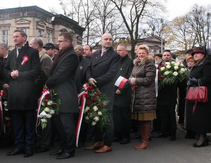 VII Szczeciński Marsz Niepodległości. Apel pamięci, odśpiewanie hymnu i przejście ulicami miasta