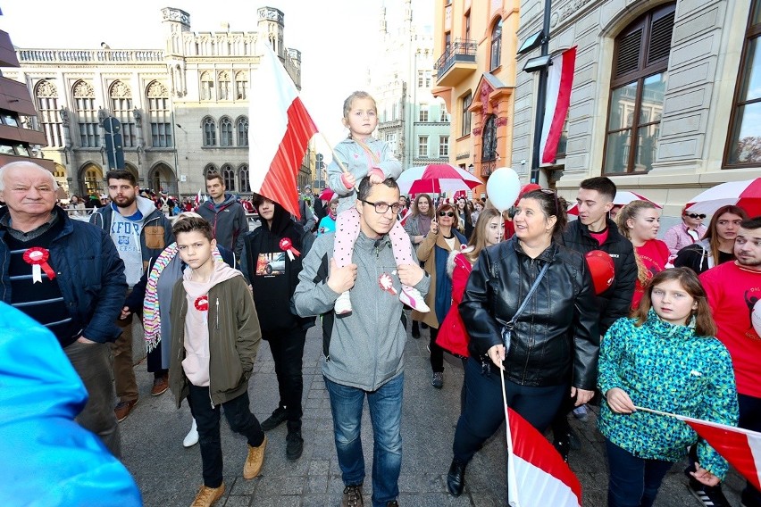 Radosna Parada Niepodległości przeszła przez Wrocław [ZDJĘCIA]