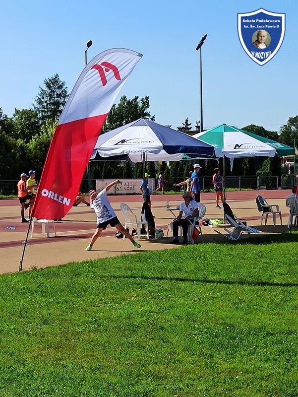 Nauczyciele Szkoły Podstawowej w Nożynie w gminie Czarna Dąbrówka naprawdę mają powody do dumy. Trzech uczniów szkoły w Nożynie pierwszy raz w historii szkoły uczestniczyło w tzw. Mistrzostwach Polski Szkół Podstawowych.