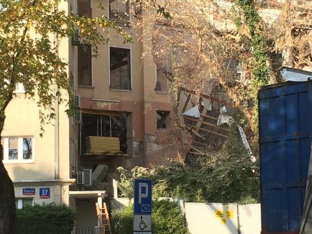 Warszawa: Zawalił się budynek na Mokotowie. Ewakuowano okoliczne budynki! [zdjęcia]