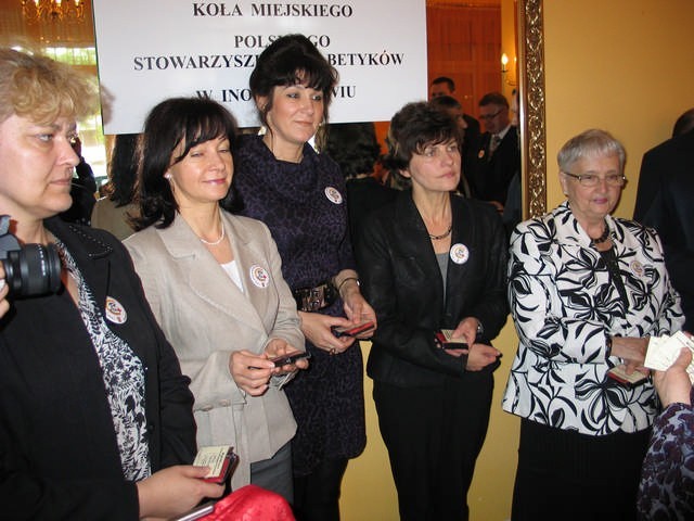 Medalami stowrzyszenia uhonorowano m.in. widoczne na zdjęciu panie (od lewej): Grażynę Łukaszewicz, Małgorzatę Szeligę, Wiesławę Adamczewską i  Martę Nadrajkowską
