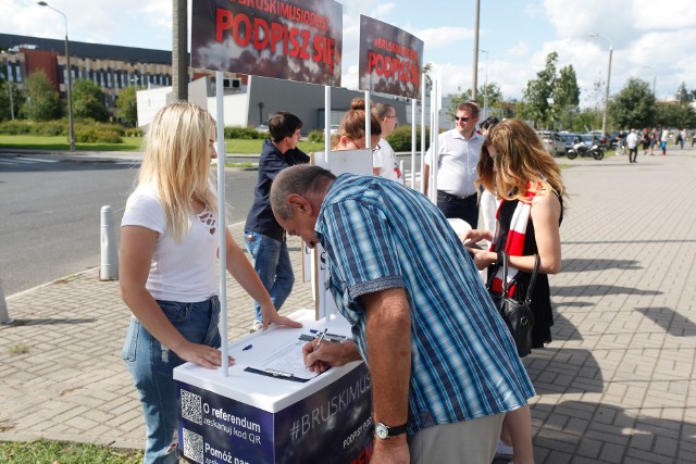 Grupa osób chcąca referendum w sprawie odwołania prezydenta miasta zbierała podpisy w różnych miejscach. Teraz także w parafiach.