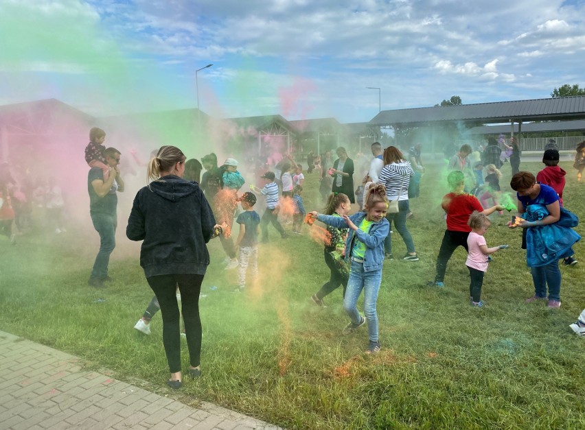Dzień Dziecka w Różanie, 1.06.2021. Dużo fajnej zabawy i festiwal kolorów. Zdjęcia, wideo