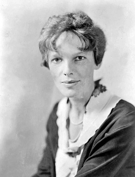 Amelia Earhart. Pierwsza kobieta, która przeleciała samolotem nad Atlantykiem.